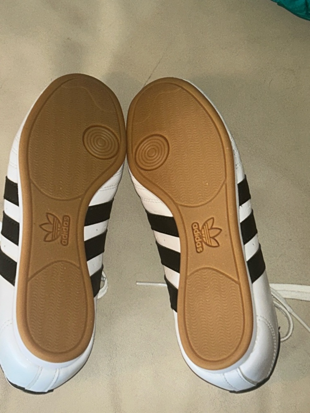 “REASONABLE OFFERS” NEW “ADIDAS” White and Black Low-Top Casual Sneakers 👟 - Picture 5 of 5